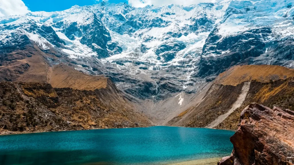 Laguna Humantay con aguas turquesa